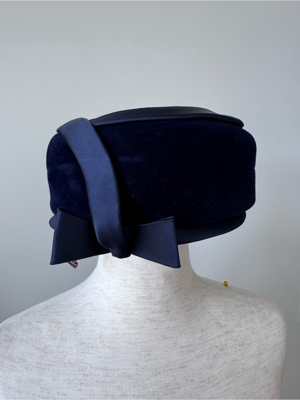 Vintage! Daytons French Room La Petite by Gardoner Classic Navy Bow Pillbox Hat
